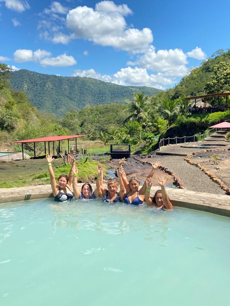 LAGUNA AZUL CON LOS ÑAÑITOS YA VUELTA 