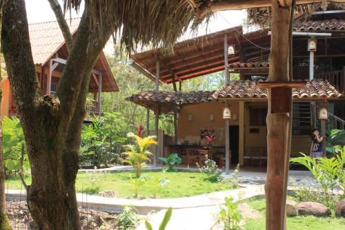 hermosa y llamativa sala de star- Hotel CANTO DEL RIO Amazon Lodge