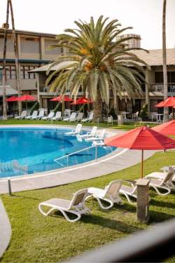 piscina del hotel costa del sol trujillo golf