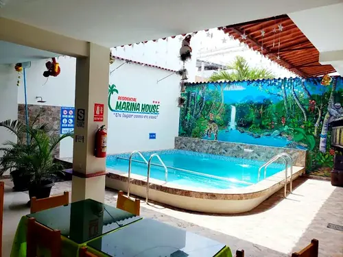 Piscina del Hotel Marina House - Tarapoto