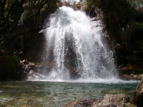 vistas de la Cataratas de Yurac Yacu en Huaraz