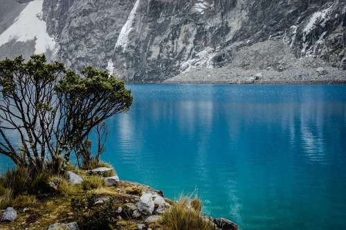 Vistas de la hermosa laguna Llanganuco en Huaraz