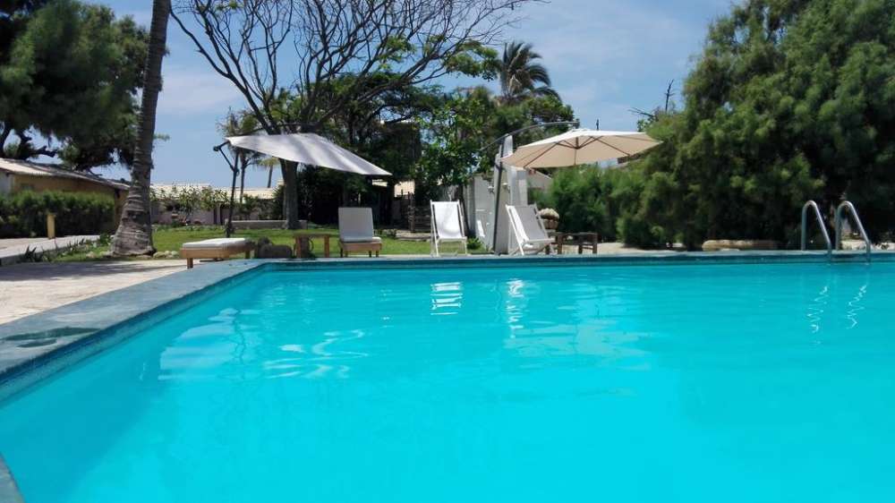 Vistas de la piscina del Hotel Punta Ballenas en Mancora