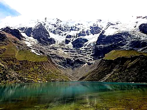 Caminata hacia la Laguna Humantay